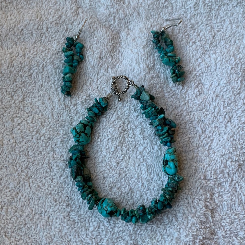 Handcrafted Turquoise Chips Bracelet & Earrings